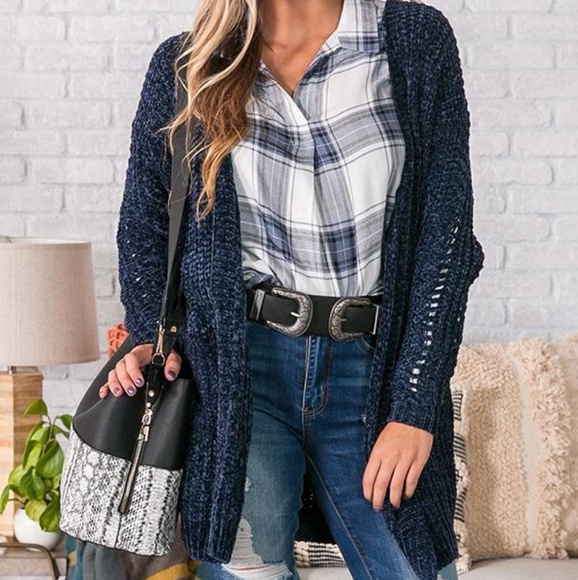 Cardigan in Navy - Picture 2 of 4